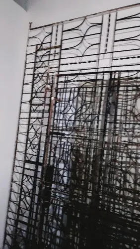 Vendo quatro portões de ferro, grande, sem defeito, em perfeito estado