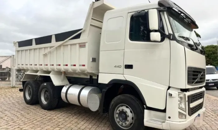 Volvo fh 440 2011 6x4 caçamba basculante
