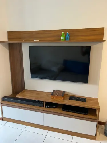 Rack com Painel para TV - Em excelente estado (Sem a TV)