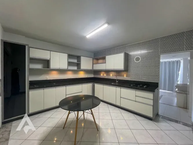 Apartamento com 3 domitórios para locação por R$ 3.500,00 - Bairro Velha - Blumenau/SC
