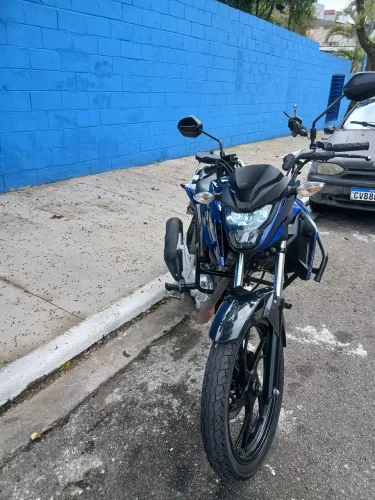 Vende -se moto cg 160. Único dono manual chave ? reserva