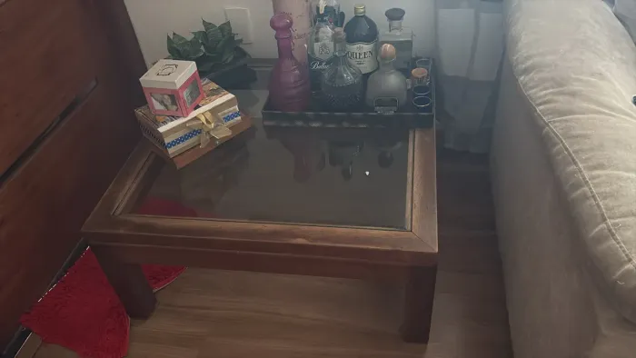 Mesa de centro e 2 cadeiras de madeira maciça cerejeira