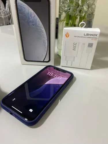 iPhone XR - Em ótimo estado