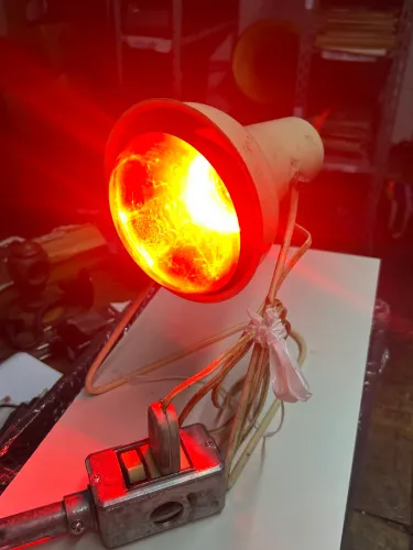 Abajur Lâmpada infravermelho antiga funcionando