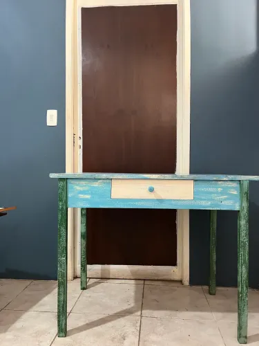 Mesa escrivaninha patinada azul com branco e verde madeira maciça
