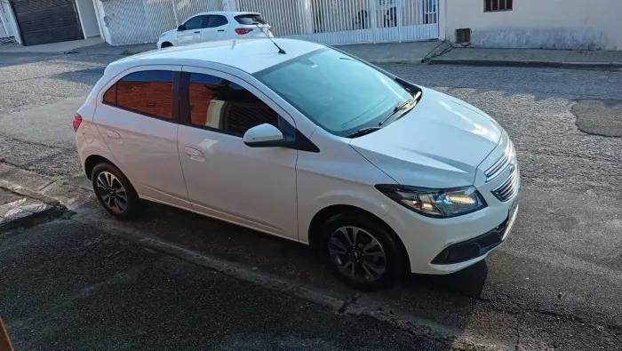 Chevrolet Onix Hatch LTZ 1.4 8V Flex Power Aut. 4P 2016