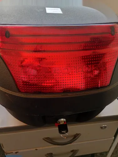 Baú novo marca Protork 25 litros