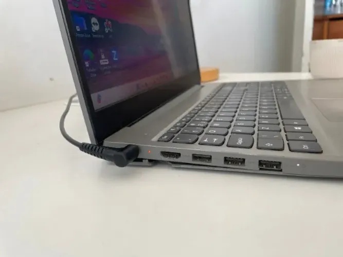 Notebook Lenovo i5 10ª Gen 8GB SSD 256GB - Ler Descrição/Avaria