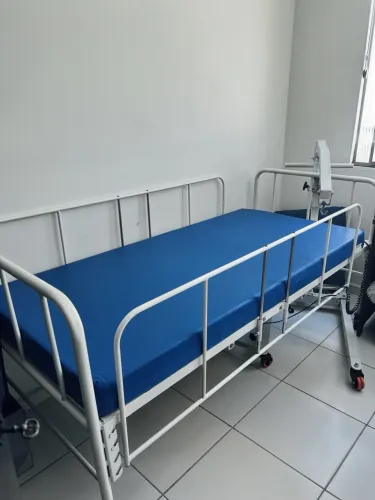 Cama Hospitalar Elétrica Pilati + Colchão + Guincho Elevador de Paciente Bimove