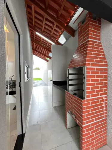 Linda Casa Financiada! 2q uma Suíte, Área Gourmet, Acabamento Premium