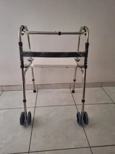 Andador Para Idoso Com Rodas Articulado com assento