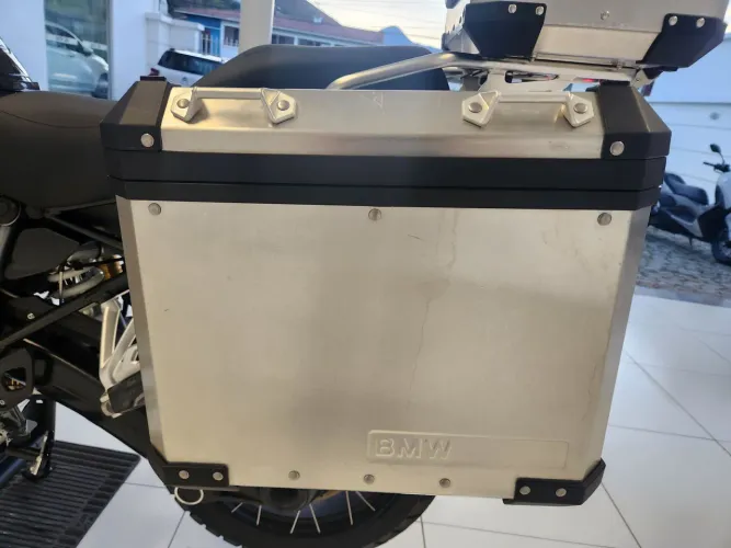 Baús originais BMW para GS 1200/1250 Adventure. Laterais nunca usados. Top Case novo.