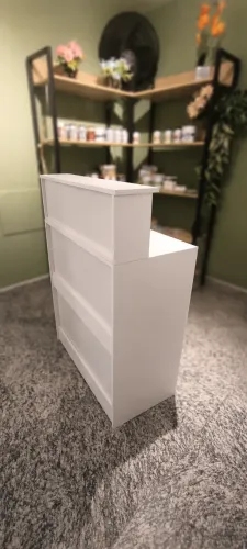Balcão Comercial Branco com Gaveta e Passa-Fios