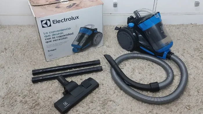 Aspirador de Pó Electrolux Smart Filtro Hepa - Não usa Saco 1200W - ac. cartão