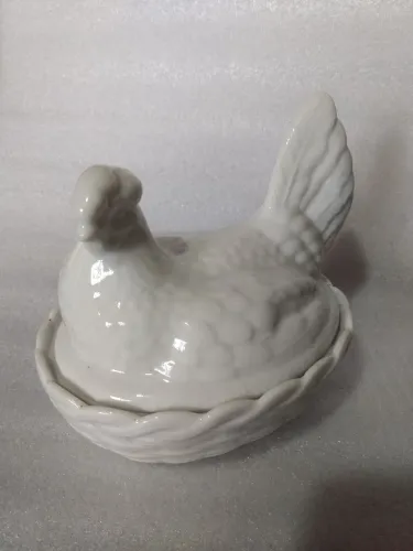 Antiga Galinha Mantegueira em Porcelana