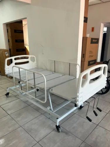 Cama Hospitalar Manual 3 Manivelas com Colchão Hospitalar Novo