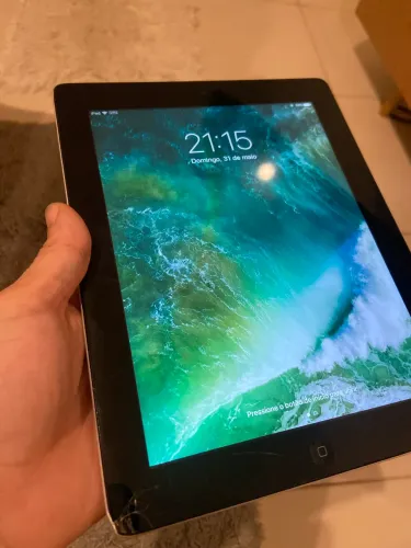 iPad antigo - no estado pra sair logo