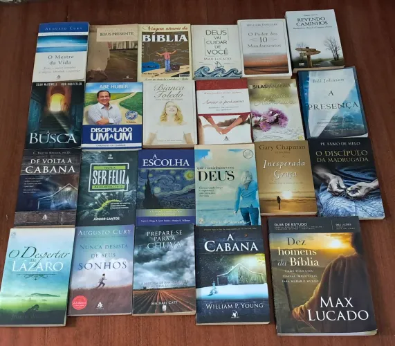 Vendo 23 livros cristãos