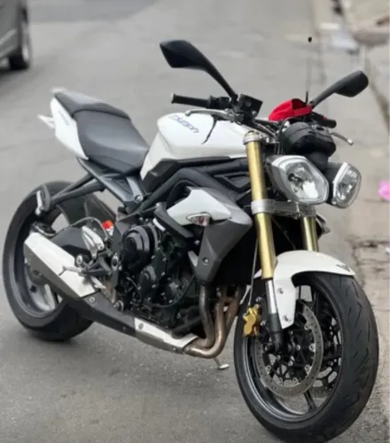 TRIUMPH/STREET TRIPLE AB 675