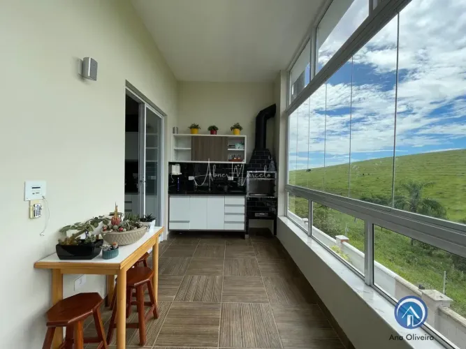 Casa Térrea Alto Padrão de 405m² em conceito aberto com 3 suítes no Alphaville II no Urban