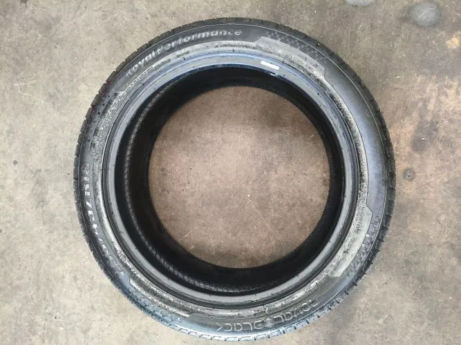 235 45z R18 - jogo de pneus pouco rodados