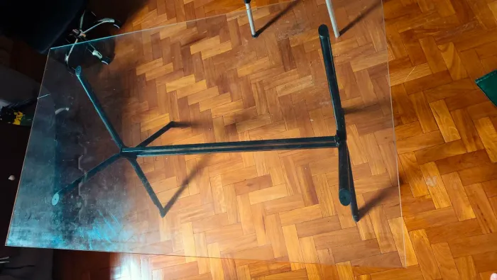 Mesa com tampo de vidro