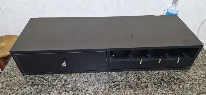 VENDE-SE DUAS BANCADAS DE BARBEARIA