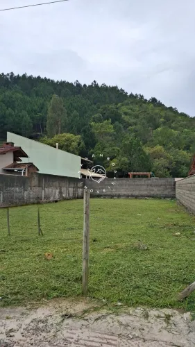 Terreno a 700m do Mar em Governador Celso Ramos | Até 4 Pavimentos