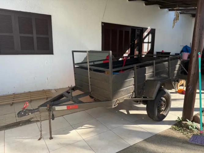 Vendo reboque  carreta - seminovo