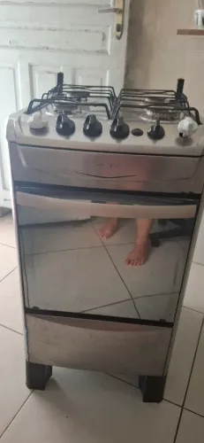 Vende se um fogão usado mas em bom estado