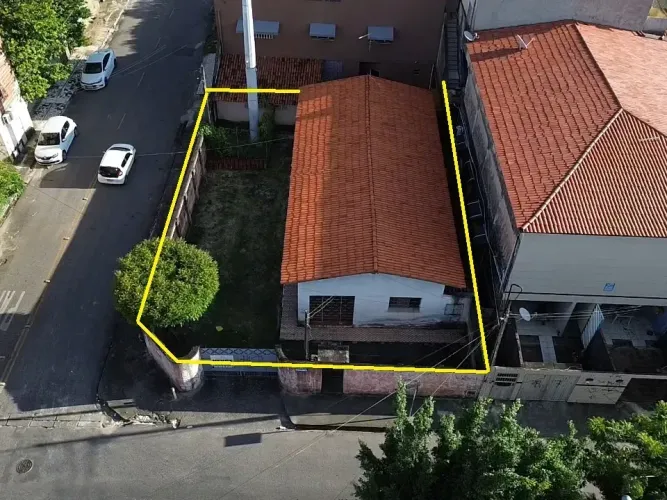 Excelente casa de esquina, com posição estratégica para pontos comercias no bairro Henriqu