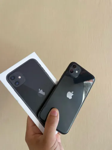 iPhone 11 com caixa 
