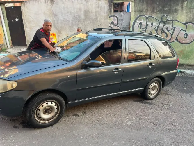 Fiat Palio Weekend HLX 1.8 MPI Flex 4P 2005