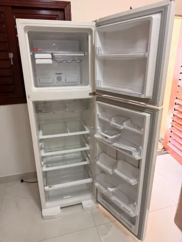 Geladeira semi nova 400 litros 