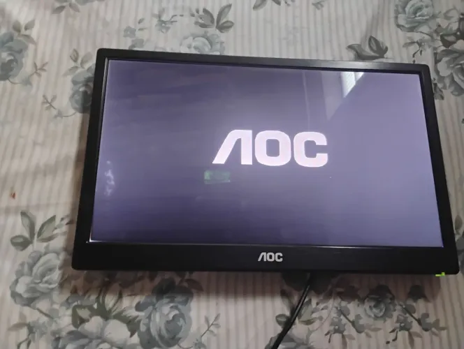 Monitor led aoc 16 polegadas funcionando perfeitamente posso entregar no metrô do imbuí 