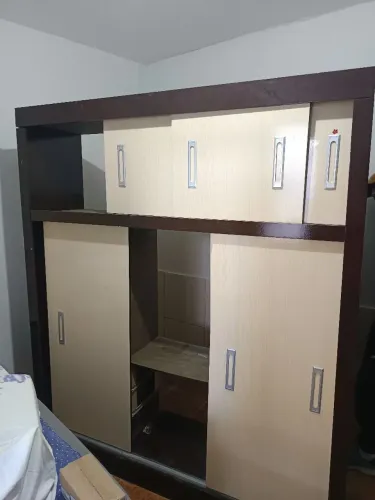 Guarda Roupa usado com portas de correr