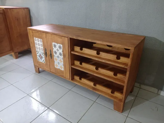 Adega rústica em madeira pinus 