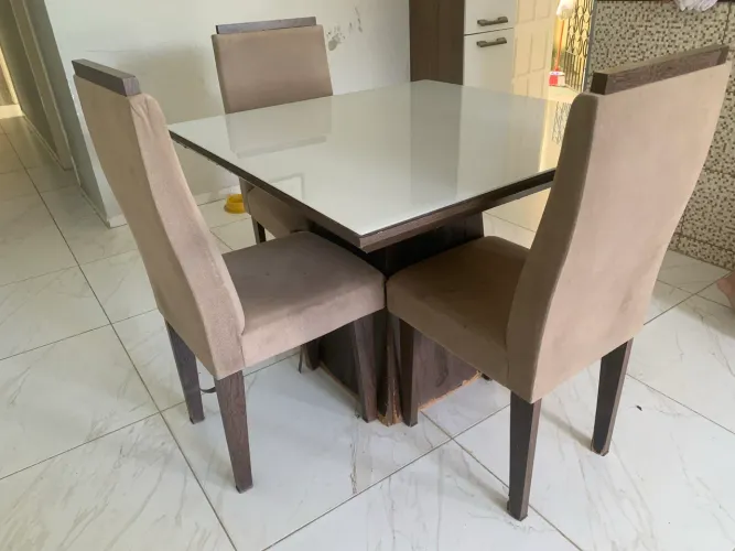 Baixei pra vender logo, Mesa com tampo de Vidro 1X1