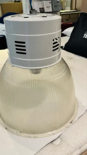 Luminária para galpão