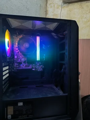 Rayza 5600gt memória RAM 16 SSD 256 HD 1ga mas sem cabo HDMI ele tá parado mas tá f