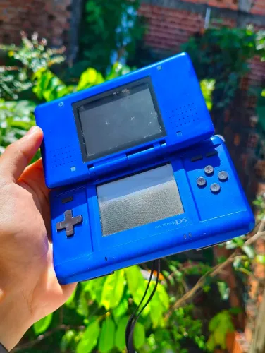 Nintendo DS fat cheio de jogos como Pokémon, Mario, Zelda, Kirby
