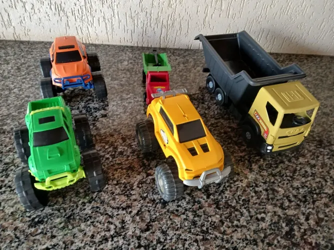 Kit de Brinquedo Carrinhos Novos.