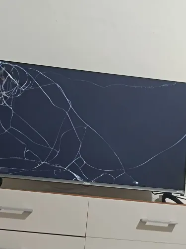 Tv Philco Roku 40" quebrada pra retirar peças ou consertar