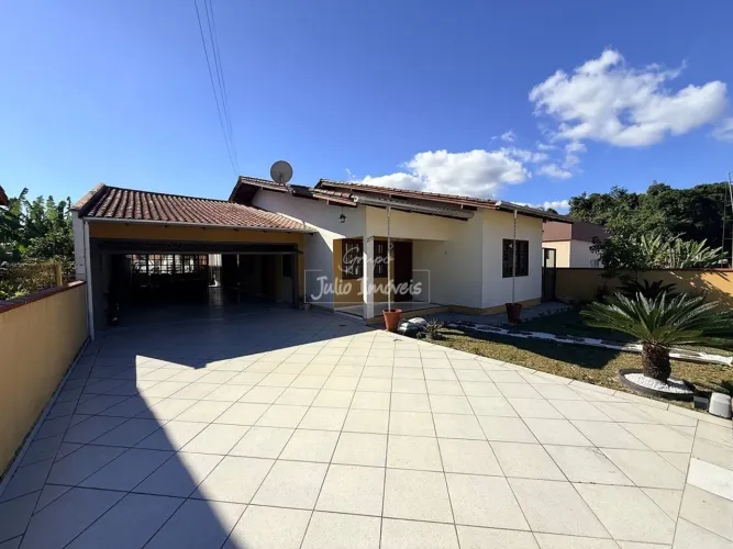 Casa 4 Dormitorios sendo 1 Suite no Jardim Azaleia em Brusque