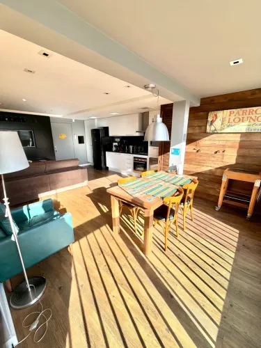 Imóvel Mobiliado com 60 metros 1 quarto 1 vaga no bairro Três Figueiras - Porto Alegre - R