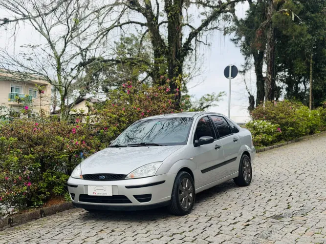 Vendo quatro pneus 205.55 aro 16