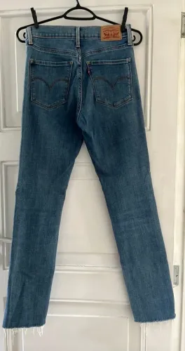 Jeans Levi?s 312 shape slim com elastano