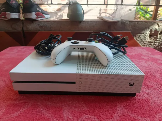 Xbox one s 500 Gb novo com controle e cabos originais