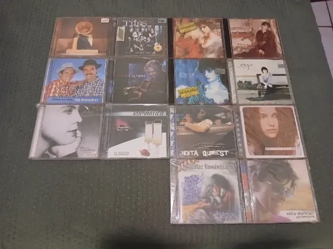 Lote de 14 CDs de Música