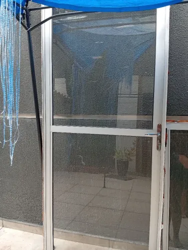 Porta e janela de alumínio e vidro